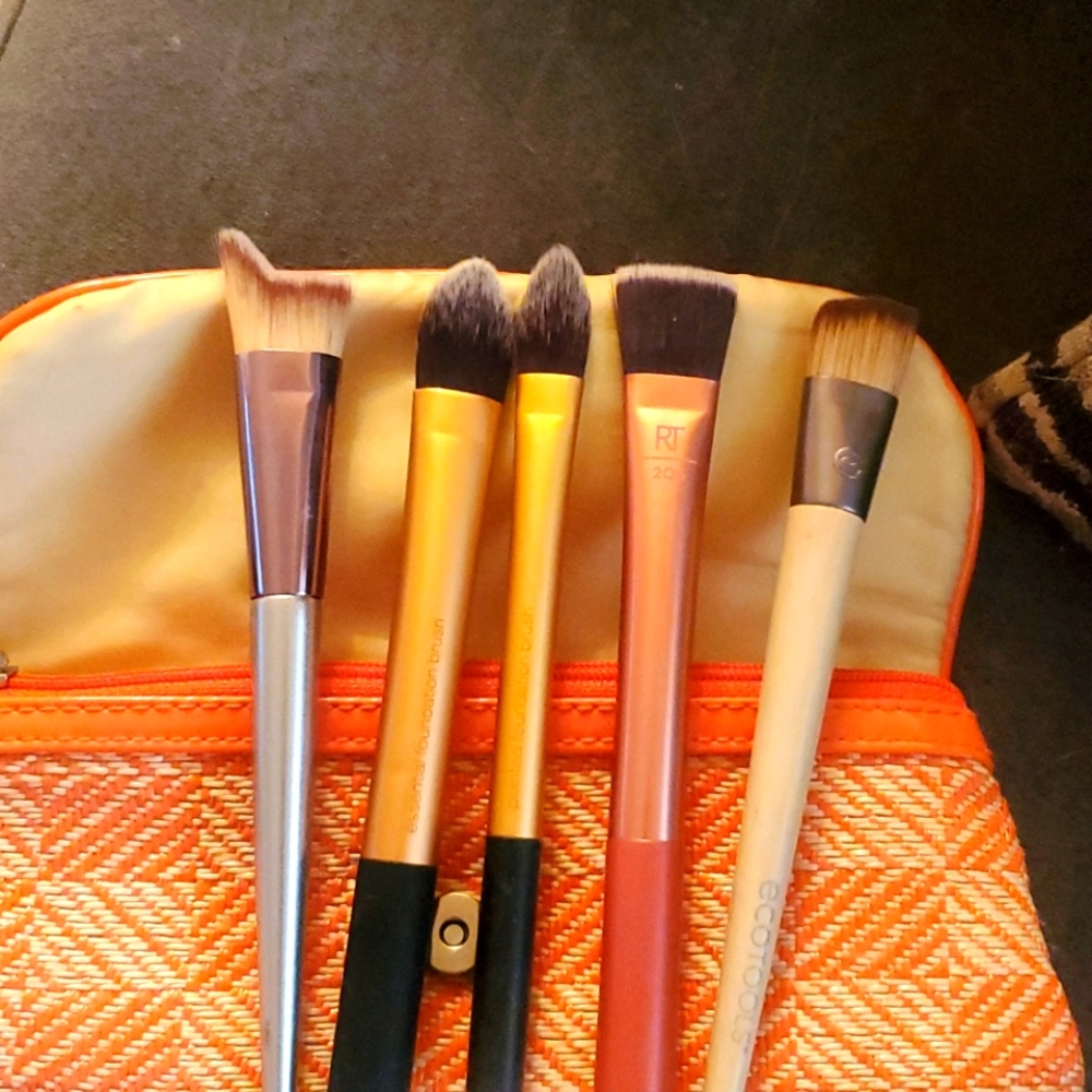 Real Techniques Foundation Brushes and Cargo Bag